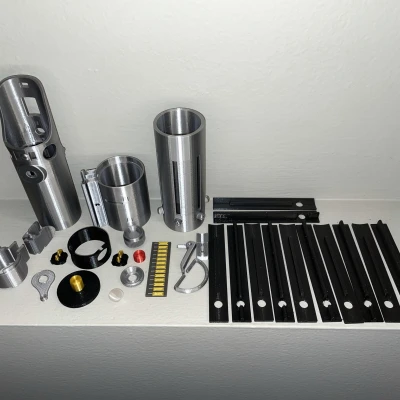 Mô hình thanh kiếm ánh sáng Anakin Skywalker hé lộ khoang crystal - Star Wars