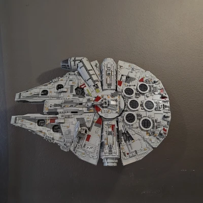 Wallmount LEGO Millenium Falcon (75192)
