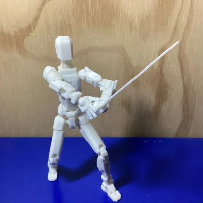 Dummy 13 Kiếm trong tay