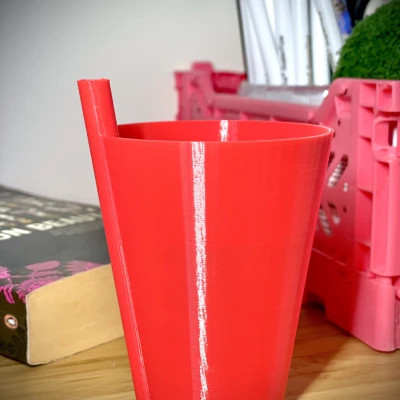 Ly tập uống có ống hút cho bé