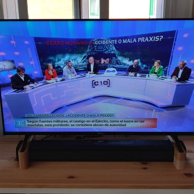 Kệ nâng TV có khe để soundbar