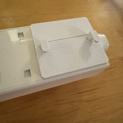 Giá đỡ SKÅDIS cho Ổ cắm điện IKEA ÂSKVÄDER