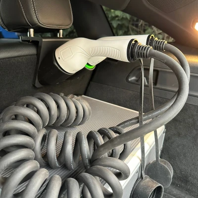 Giá đỡ cáp sạc Type 2 Gắn Gối Đầu Cho Mercedes