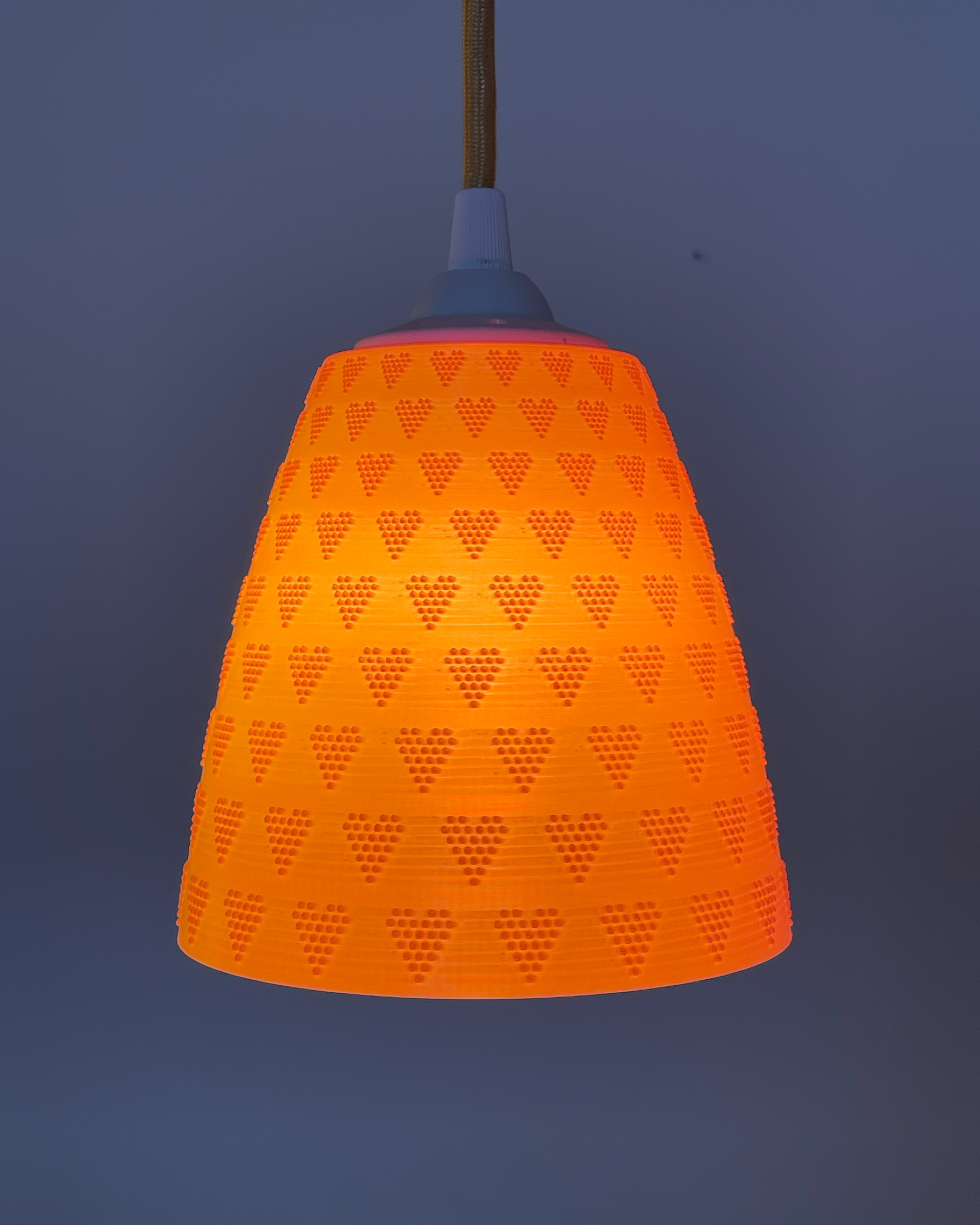 Chao Đèn Kiểu Hoa Văn Trái Tim Chế Độ Lọ