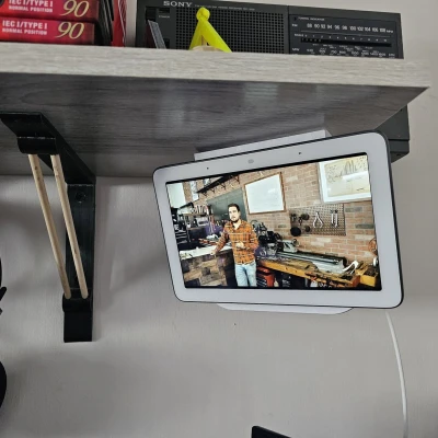 Giá đỡ Google Nest Hub dưới kệ