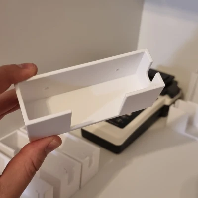 Giá Treo Tường Đèn Pin Đội Đầu LED Lenser