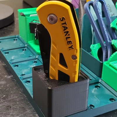 Hộp Dao Stanley STHT10424 Chuẩn Gridfinity