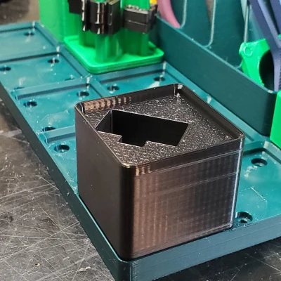 Hộp Dao Stanley STHT10424 Chuẩn Gridfinity