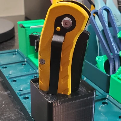 Hộp Dao Stanley STHT10424 Chuẩn Gridfinity