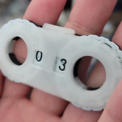 Kẹp Đánh Dấu Xoay Trên Mặt Bàn