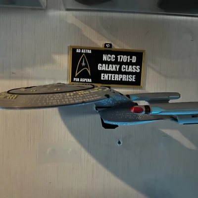 Giá treo tường tàu Enterprise D