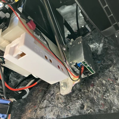 Nắp Hộp Cầu Chì Phân Phối Nguồn Toyota Corolla Cross Hybrid Mở Rộng