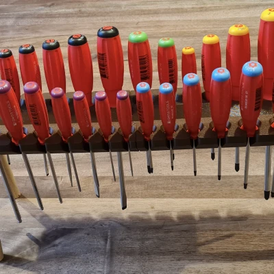 Giá đỡ tua vít (Parametric, CadQuery, PB-Swiss)