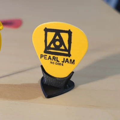 Đế Giữ Pick Đàn Guitar Cho Bàn Cờ