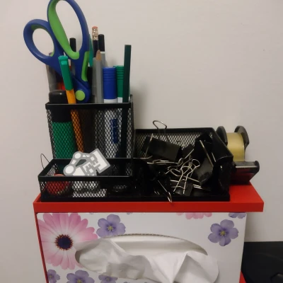 Kệ Đựng Đồ Để Bàn Có Chỗ Để Hộp Khăn Giấy