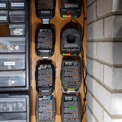 Giá Đỡ Pin Ryobi