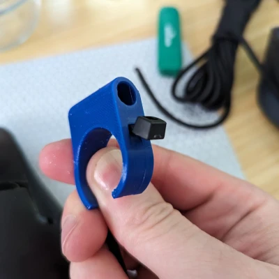 Khuôn kẹp bút cảm ứng gắn ghi đông xe