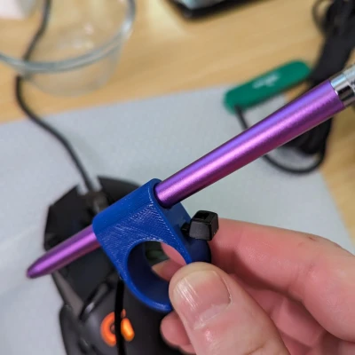 Khuôn kẹp bút cảm ứng gắn ghi đông xe