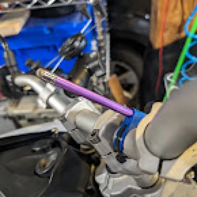 Khuôn kẹp bút cảm ứng gắn ghi đông xe