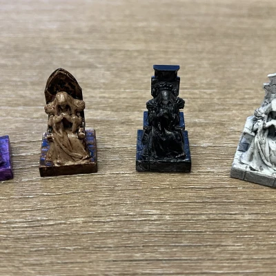 Hộp Đựng Quân Cờ Đặc Vụ "War of Whispers"