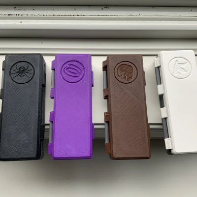 Hộp Đựng Quân Cờ Đặc Vụ "War of Whispers"