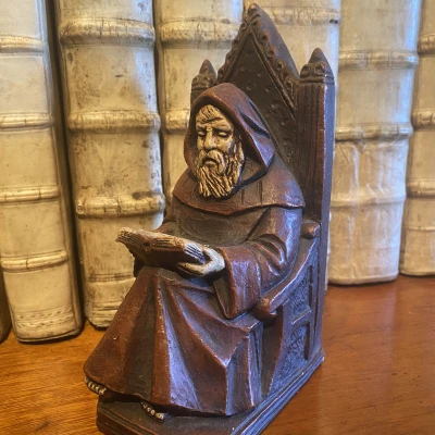 Giá đỡ sách hình nhà sư 2