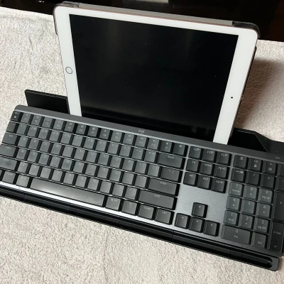 Chân đế điện thoại cho bàn phím Logitech