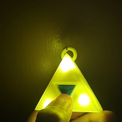 Móc khóa Triforce (có đèn LED)