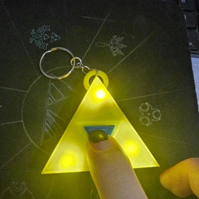 Móc khóa Triforce (có đèn LED)