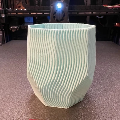 Lọ Hoa Hình Lục Giác Sóng Lượn