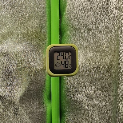 Kệ Giữ Cảm Biến Nhiệt Độ/Độ Ẩm Cho Lều Grow Tent (Cọc 16mm)