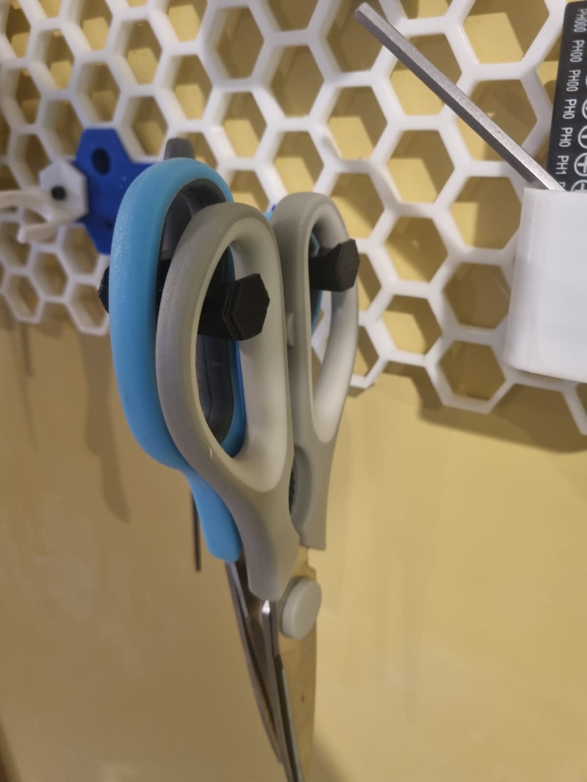 Kệ Kéo Mỏng Cho Tường Tổ Ong