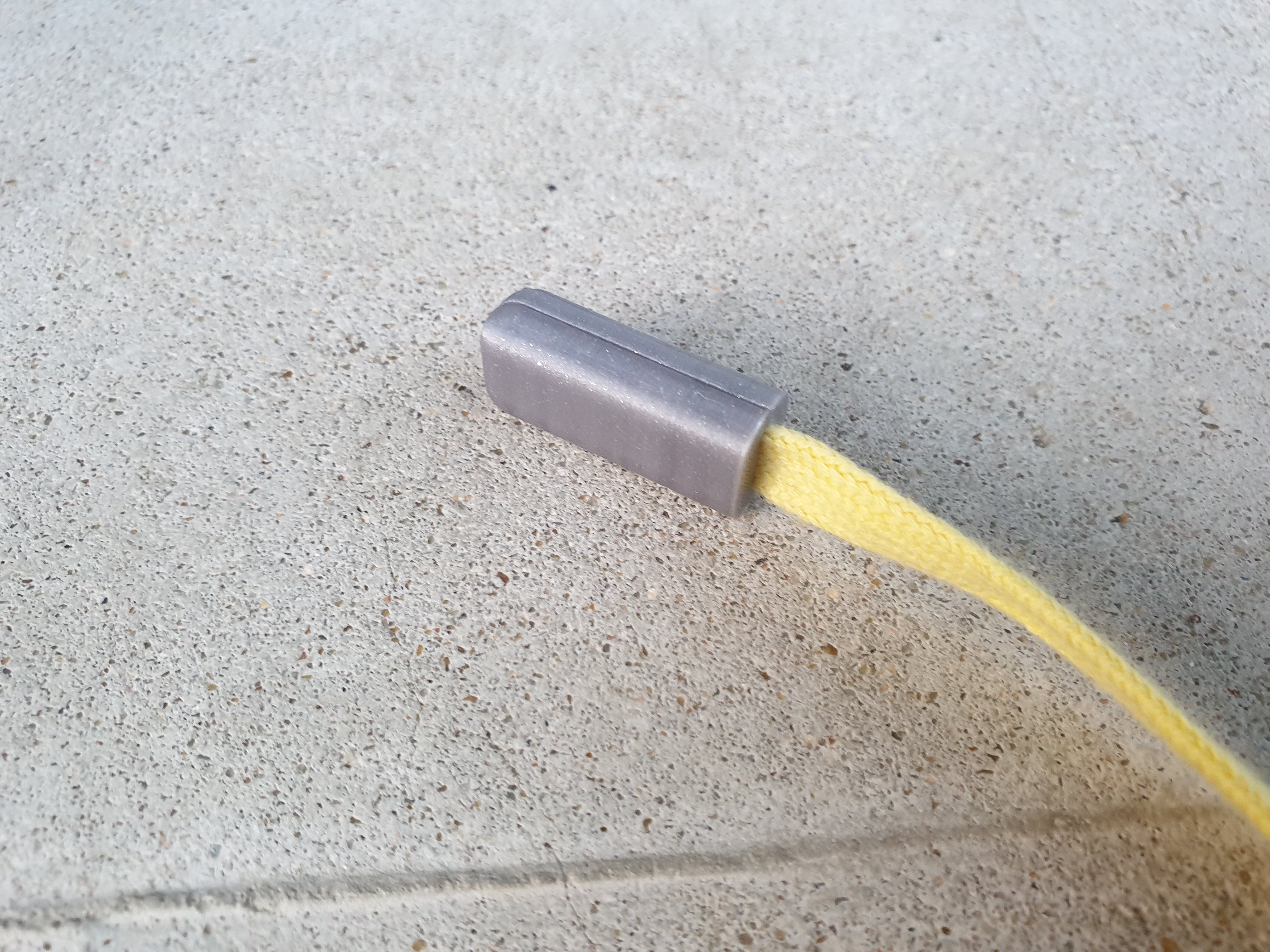 Bọc đầu dây rút bằng nhựa có khuy chụp