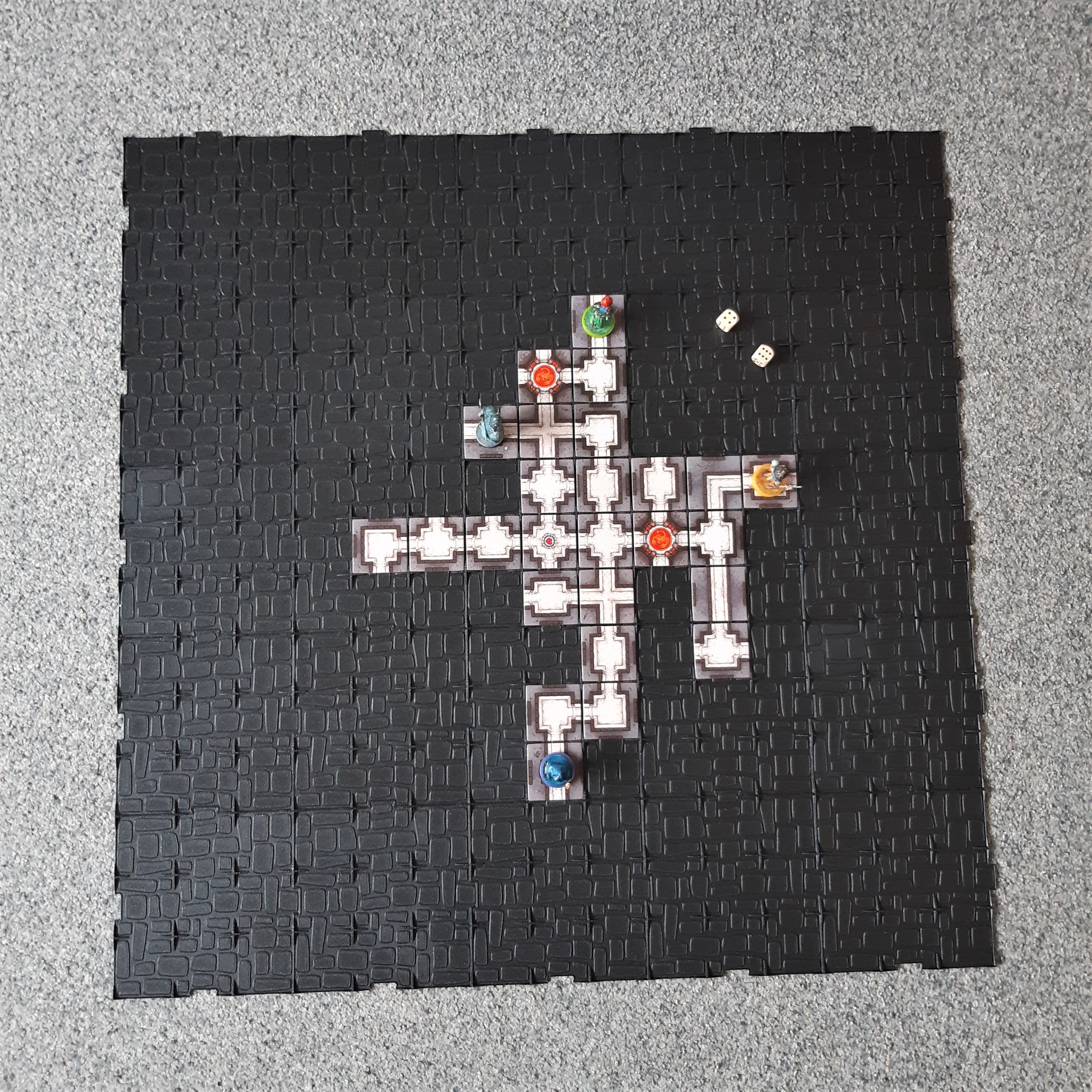 KARAK - Khay chia ô xúc xắc