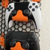 Giá Đỡ Treo Tường Tay Cầm PS5 DualSense và DualSense Edge Kiểu Tổ Ong - Thumbnail 1