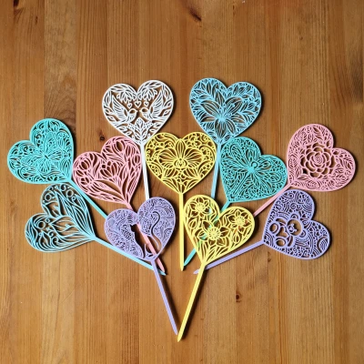 Trái tim trang trí hoa và con vật