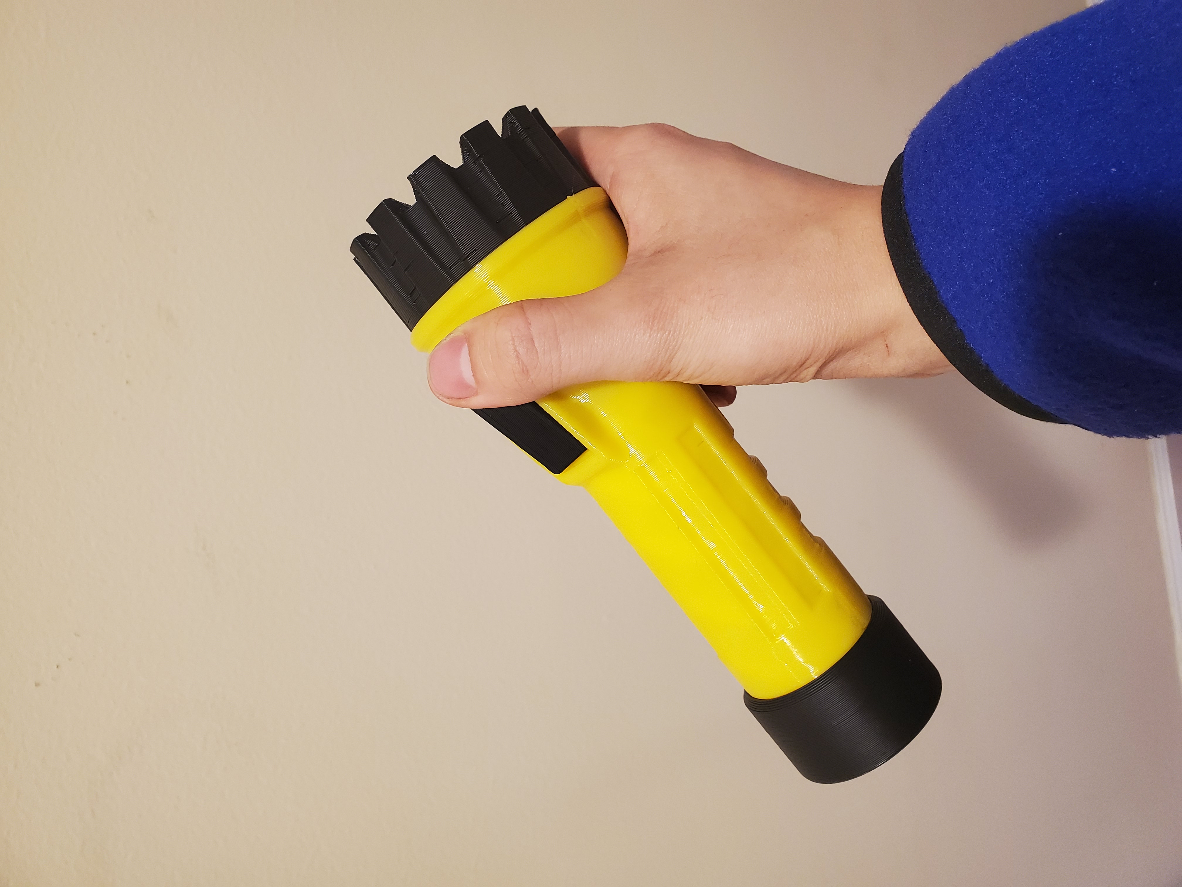 Lethal Company - Mô Hình Đèn Pin "Pro Flashlight" Tỷ Lệ 1:1