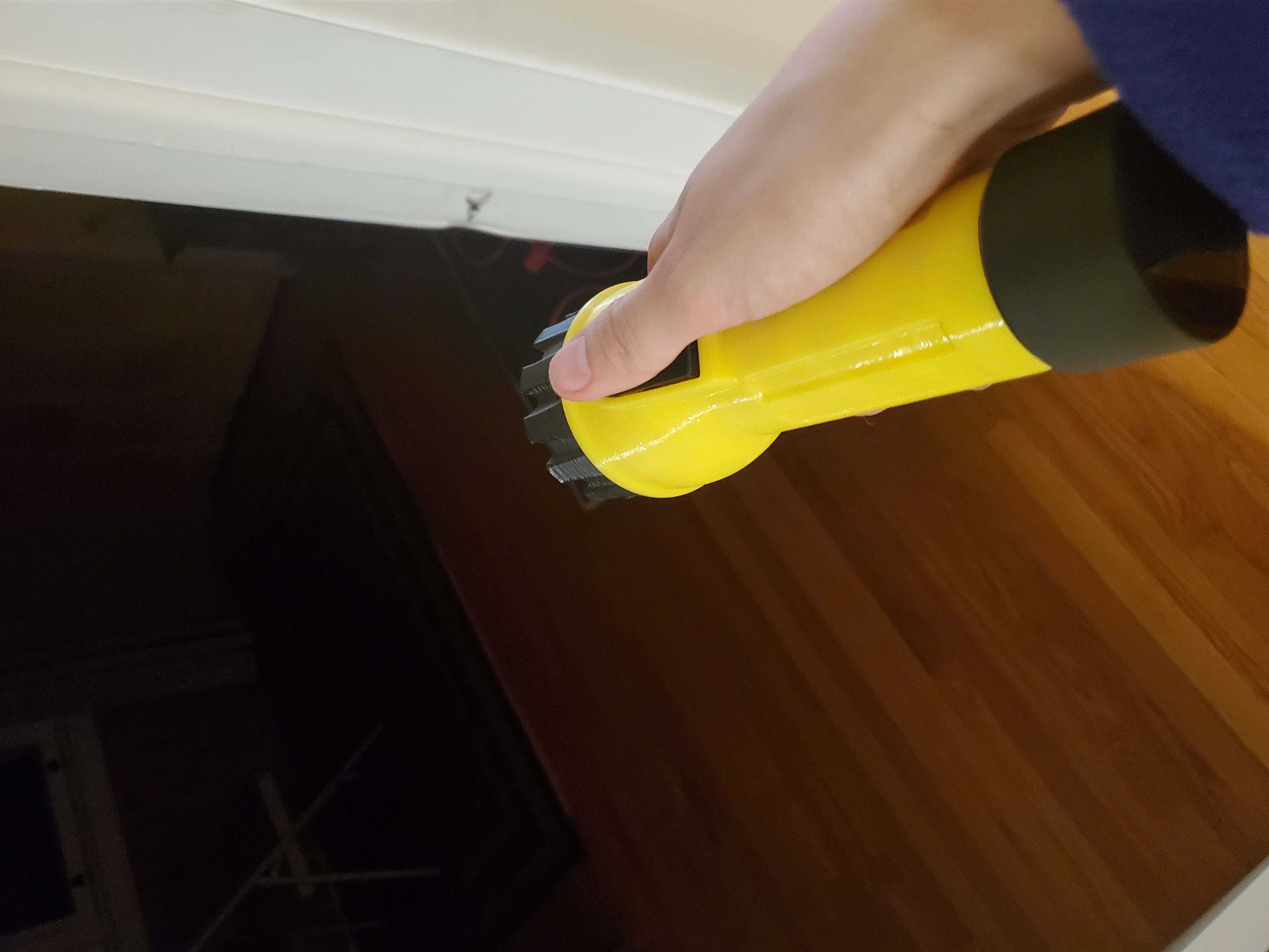 Lethal Company - Mô Hình Đèn Pin "Pro Flashlight" Tỷ Lệ 1:1