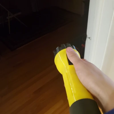 Lethal Company - Mô Hình Đèn Pin "Pro Flashlight" Tỷ Lệ 1:1