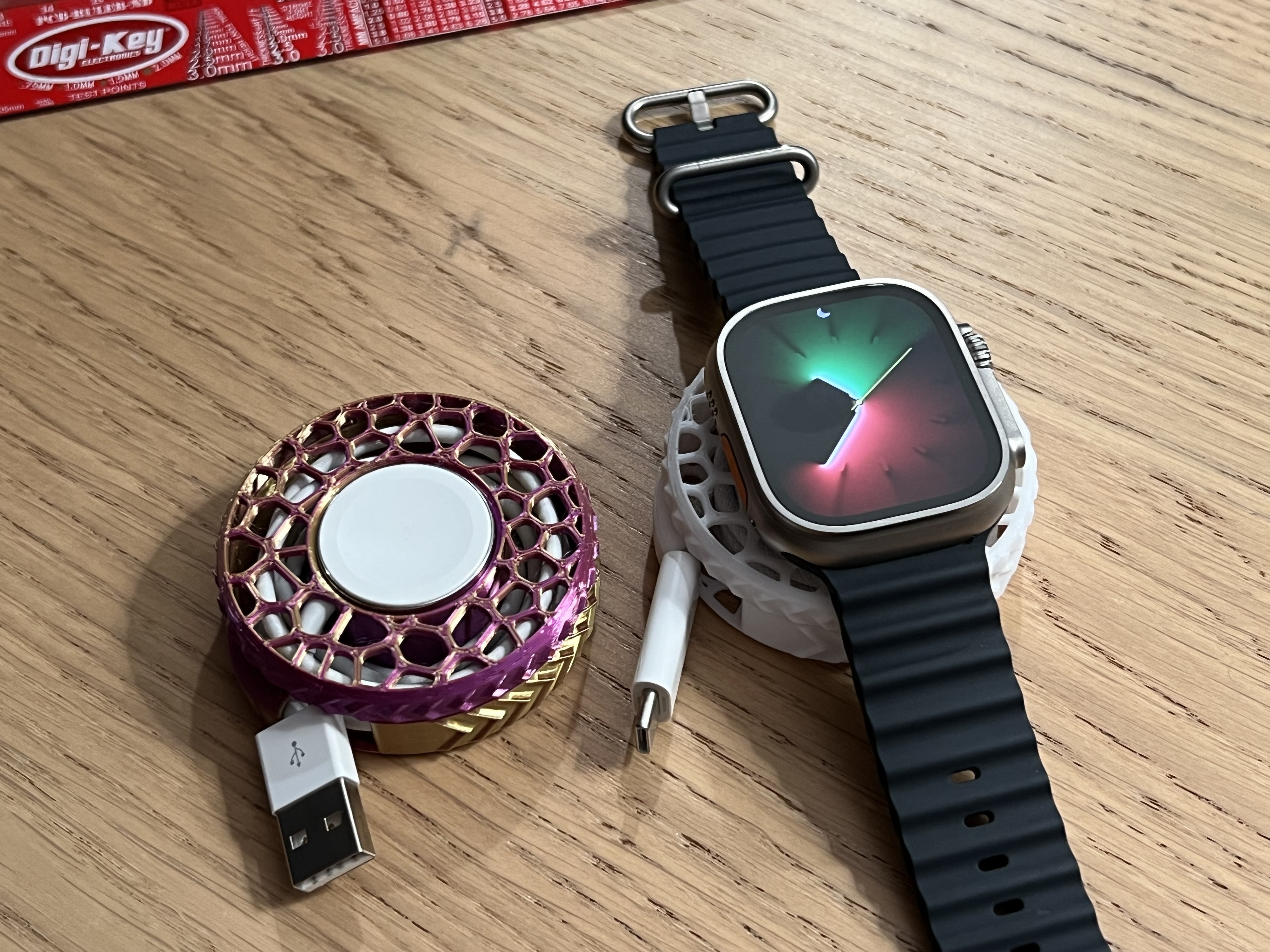 Dụng cụ quấn và giữ cáp sạc Apple Watch