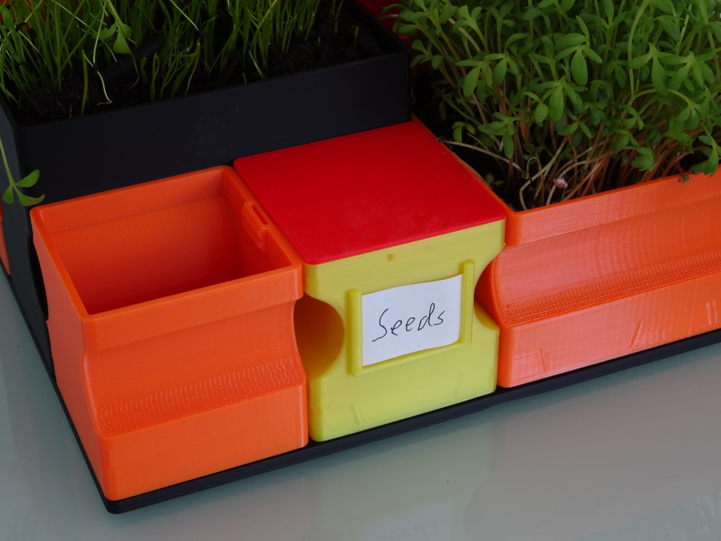 Chậu trồng cây tự tưới có thể tùy chỉnh/Bộ ươm mầm