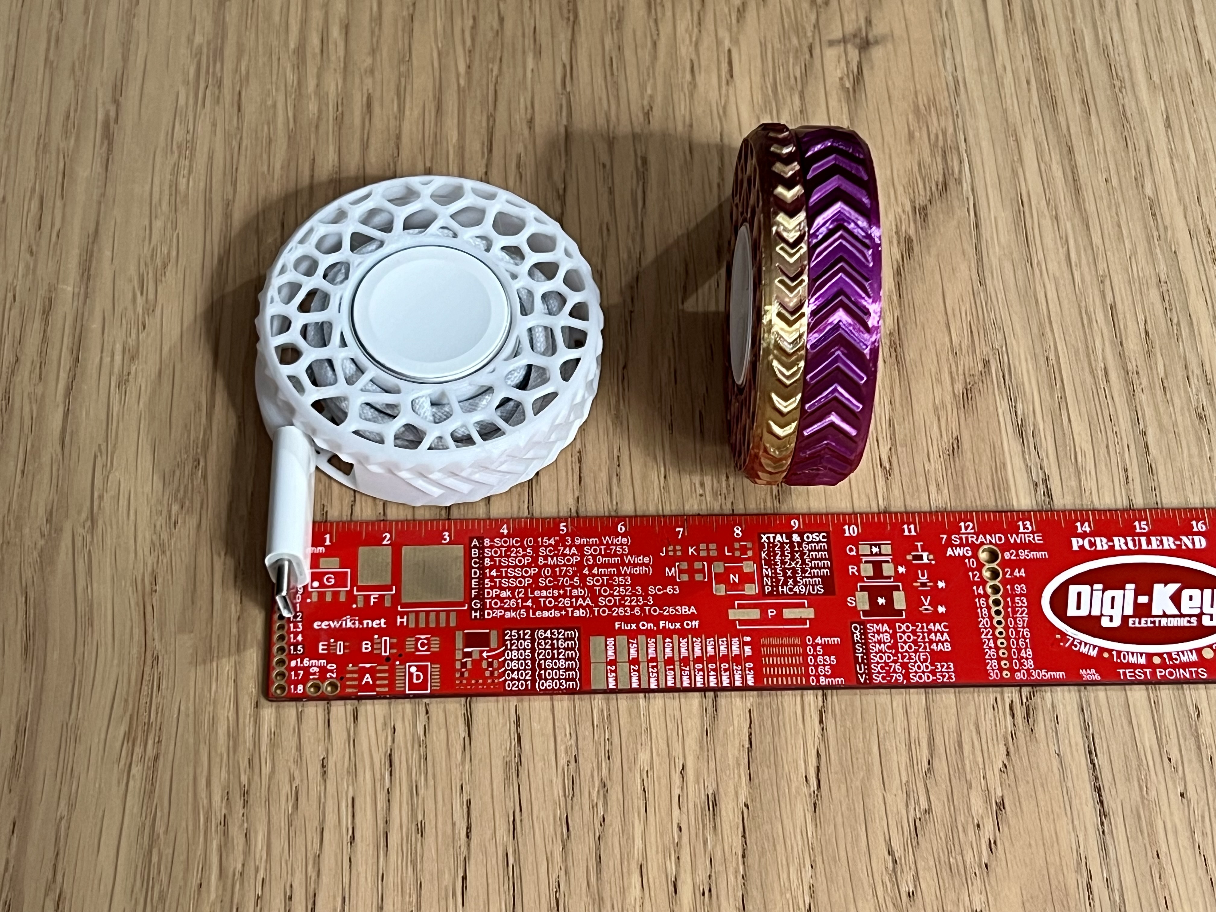 Dụng cụ quấn và giữ cáp sạc Apple Watch