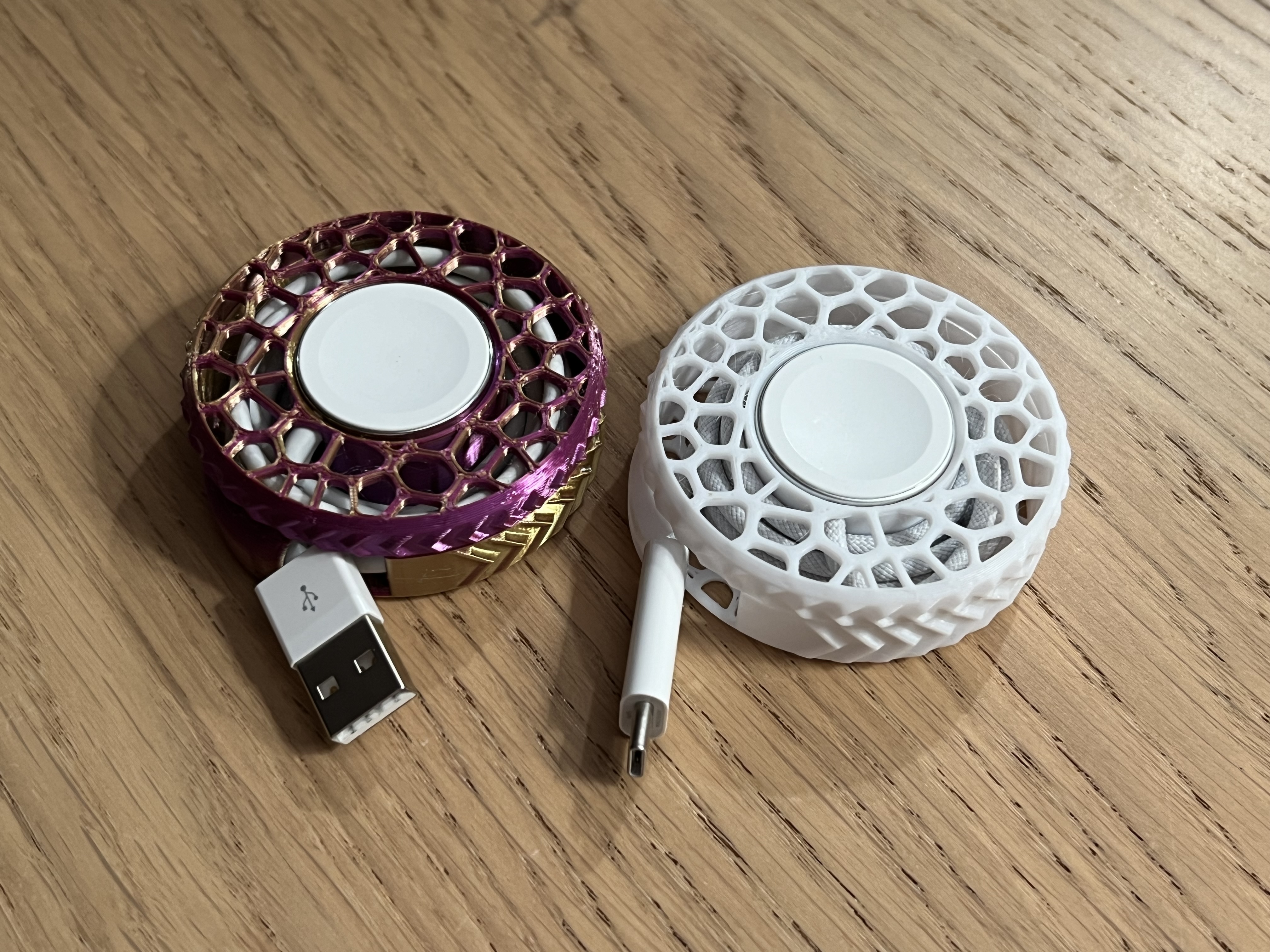 Dụng cụ quấn và giữ cáp sạc Apple Watch