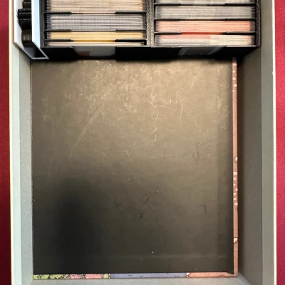 The White Castle insert (hỗ trợ bọc bài)