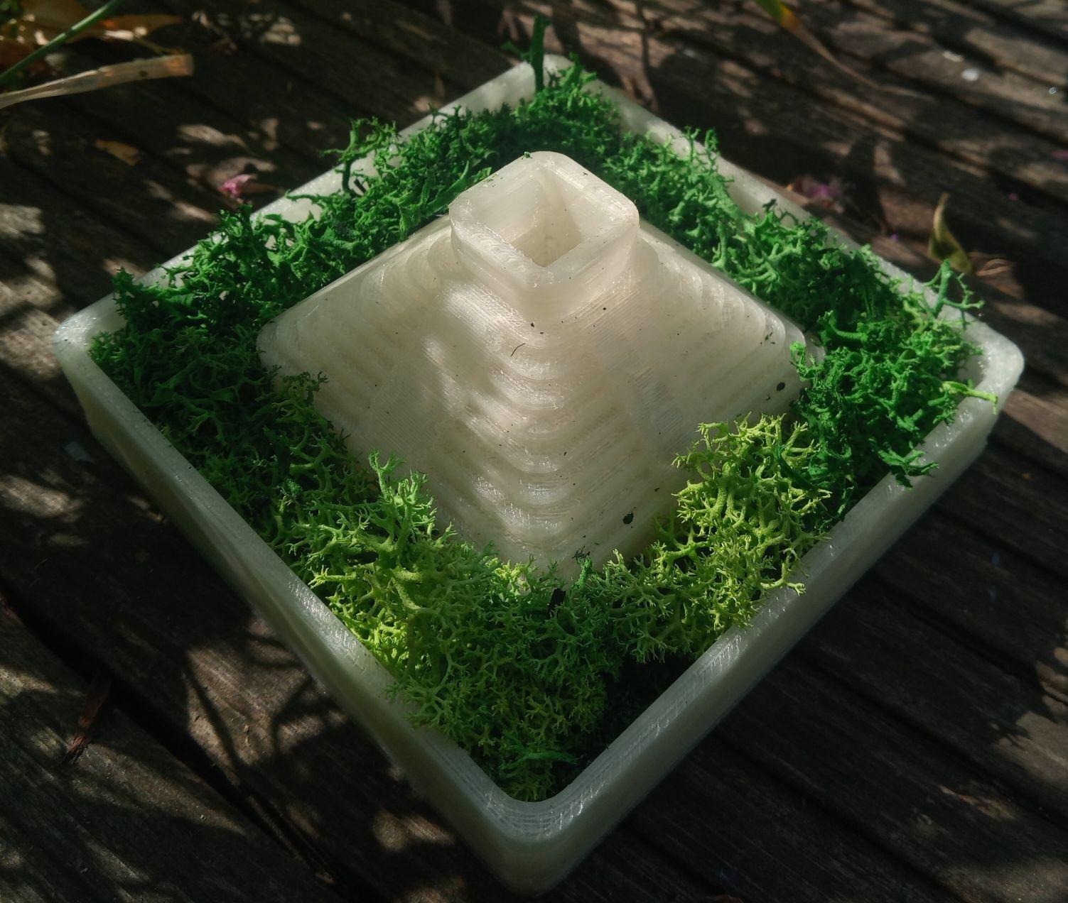 Chậu Trồng Cây Kim Tự Tháp Maya Cổ Đại