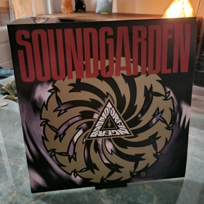 Chân Đế Trưng Bày Đĩa Than Vinyl