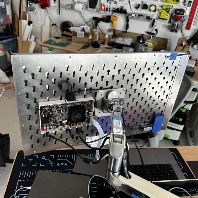 Màn Hình 5K Tự Làm Có Đế Gắn Kiểu Lỗ Khóa