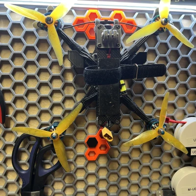 Kệ Drone Cho Tường Tổ Ong