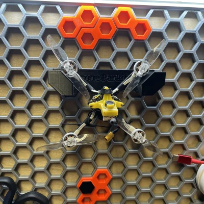 Kệ Drone Cho Tường Tổ Ong