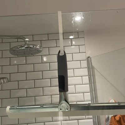 Móc treo gạt nước hoặc bông tắm cho vòi sen kính/nhựa (parametric)